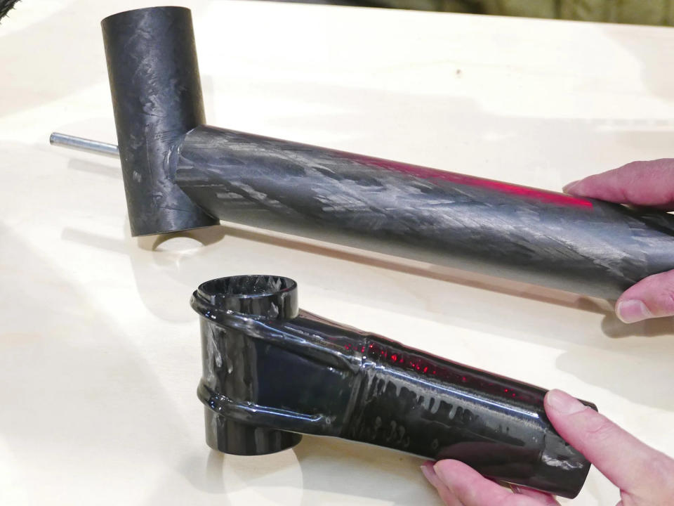 CDuro Gravel bike prototype, robot-wound carbon fiber bike made-in-the-Czech Republic, unique Integrated Loop Tech construction detail