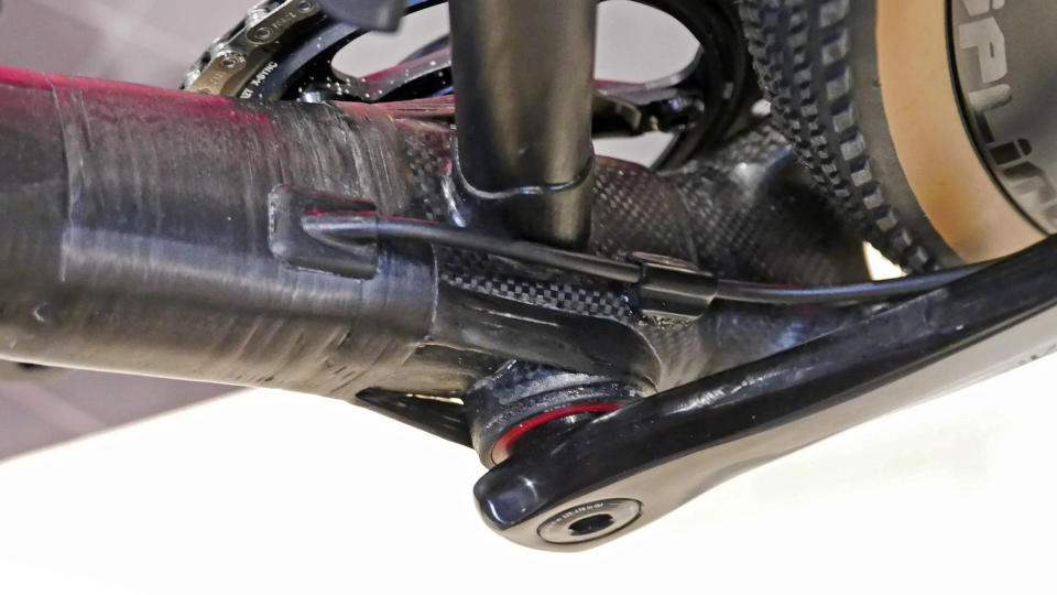 CDuro Gravel bike prototype, robot-wound carbon fiber bike made-in-the-Czech Republic, bottom bracket cluster