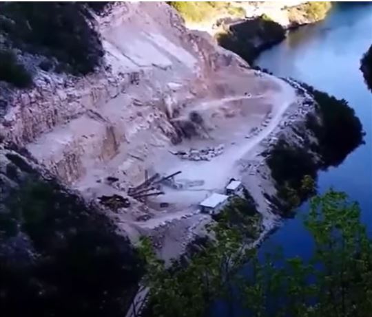 The start of the 6 April 2024 landslide at Bijela near Mostar in Bosnia. Still from a video posted to Youtube.