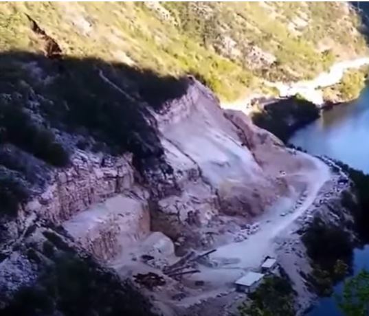 The early stages of the 6 April 2024 landslide at Bijela near Mostar in Bosnia. Still from a video posted to Youtube.