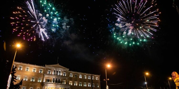 Fireworks welcoming the New Year, Hellenic Parliament, Syntagma Square. Photo source: Municipality of Athens