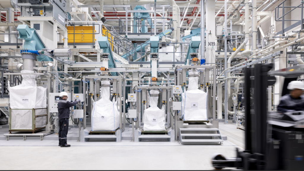 Mercedes-Benz opens in-house battery-recycling facility in Germany - Chemical Engineering