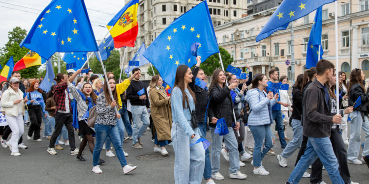 Moldova and European flags