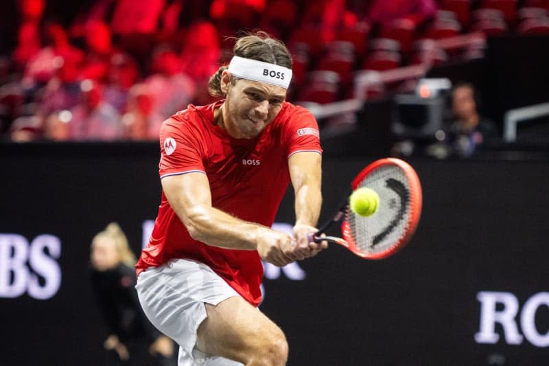 US' tennis player Taylor Fritz of Team World in action against Spain's Carlos Alcaraz of Team Europe during their singles match of the Laver Cup tennis tournament at Uber Arena. Christophe Gateau/dpa