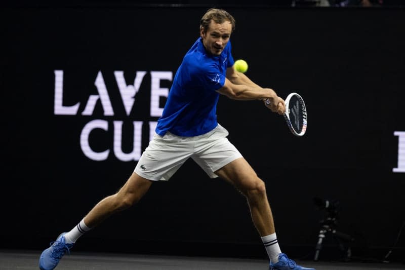 Russia's Daniil Medvedev in action against USA's Ben Shelton during their men's singles tennis match at the Laver Cup at Uber Arena. Christophe Gateau/dpa