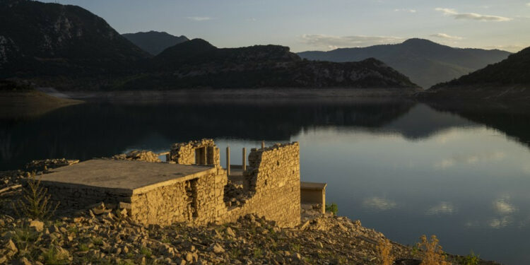 Sunken village emerges as Greek drought bites