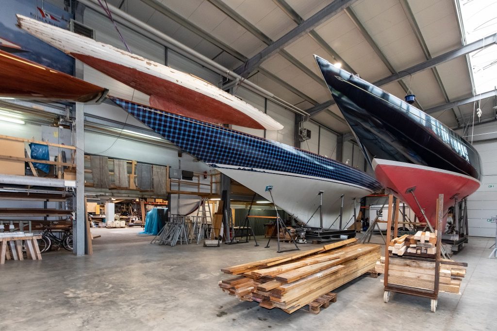 boatbuilding in shed