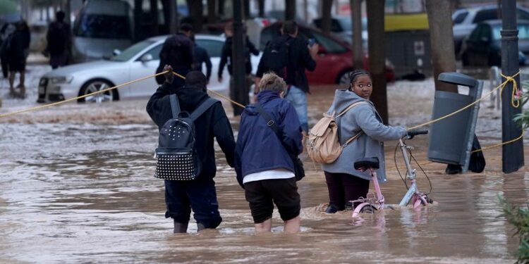 Spain flash floods: at least 95 people killed and dozens are missing