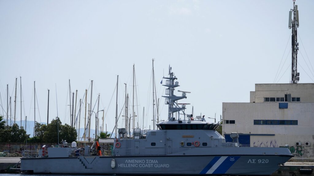 2 still missing from migrant boat that sank south of Greece
