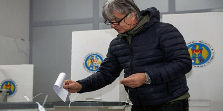 50% of Moldova votes to join EU in referendum, show initial results – Firstpost