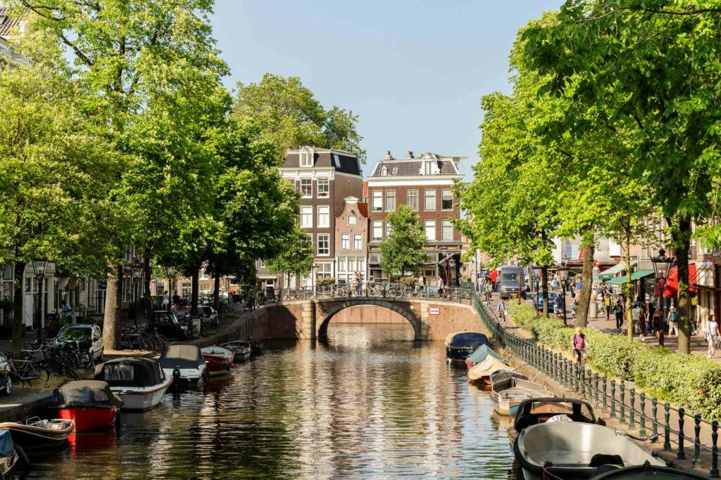 Amsterdam Travel Guide