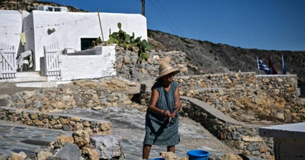 Beautiful Greek island with hardly any people – but not a good thing | World | News