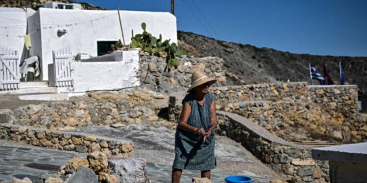 Beautiful Greek island with hardly any people – but not a good thing | World | News