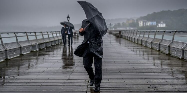 Brit tourists warned as major storm warning issued for Spain | World | News