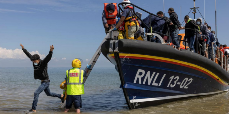 Britain Hosts the Largest Number of Illegal Migrants in Europe, Study Finds
