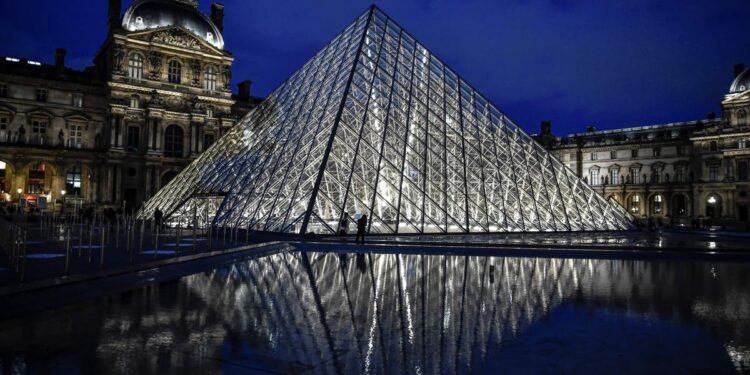 British tourists face surcharge to enter Louvre and other top French attractions because they're not in EU