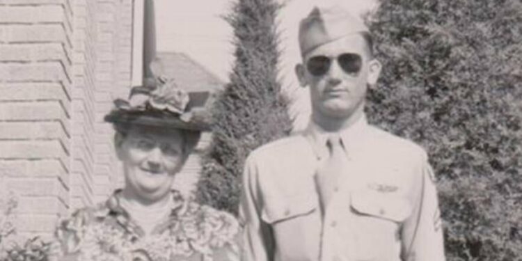 Brothers pay respects at Sioux Center soldier grave