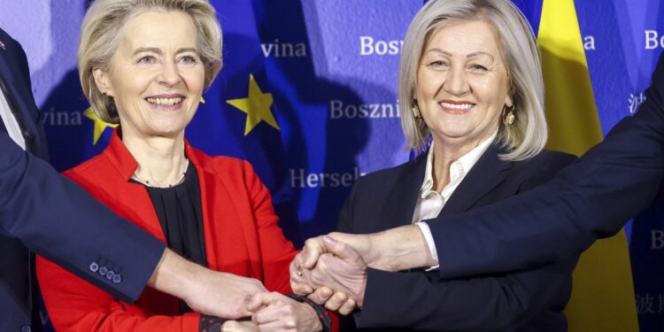 Brussels recommends opening EU membership talks with Bosnia and Herzegovina