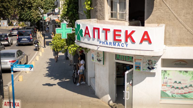 Bulgarian pharmacists oppose state-funded medicine vending machines, threaten protests – Euractiv