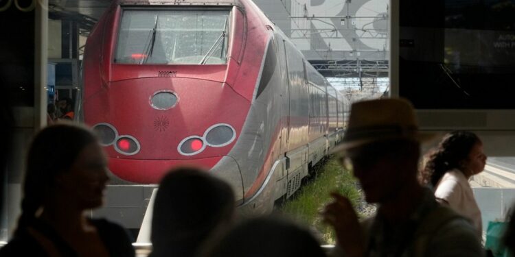 Chaos grips Italy’s rail network after Rome’s main stations come to a standstill