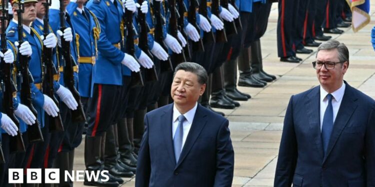 China's Xi Jinping gets red-carpet welcome in Serbia