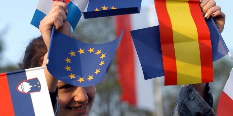 Concern mounts in Spain over EU proposed funding cuts to Erasmus+ student exchange programme