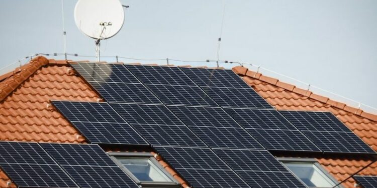 Czech government under fire over solar subsidy cuts – Euractiv