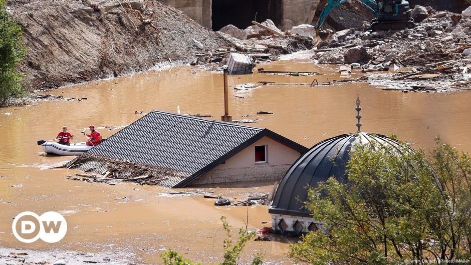 Death toll mounts after flooding and landslides – DW – 10/04/2024