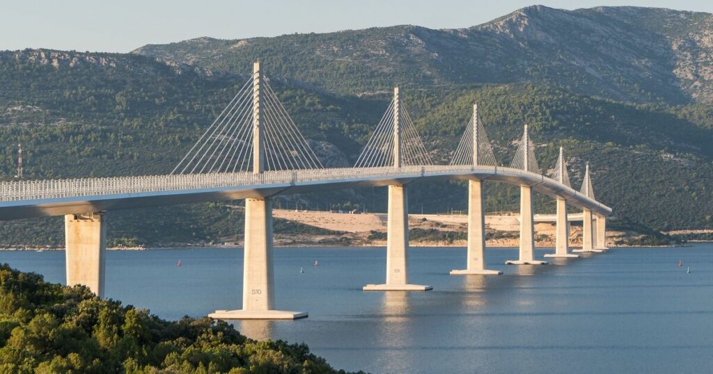 Disaster in Croatia as cracks appear in brand new £350m bridge | World | News