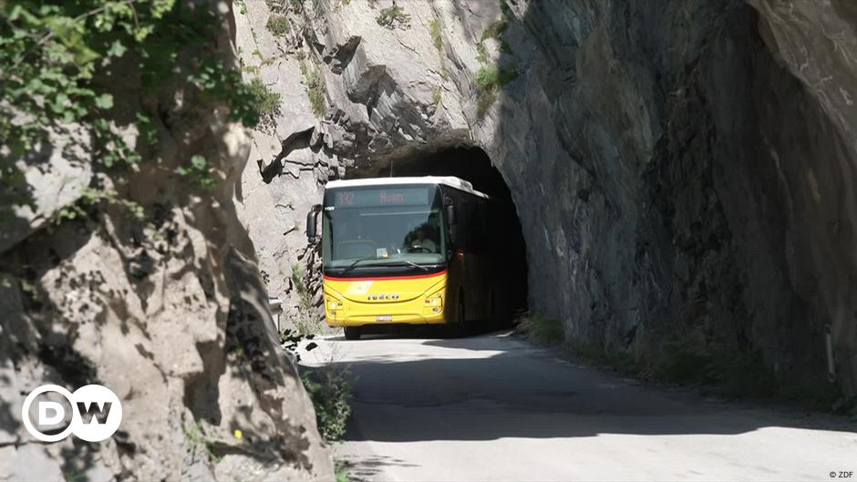 Driving Switzerland’s most dangerous bus route – DW – 10/01/2024