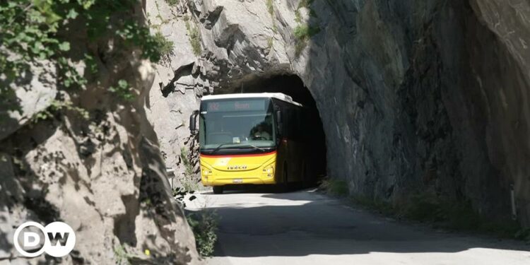 Driving Switzerland’s most dangerous bus route – DW – 10/01/2024