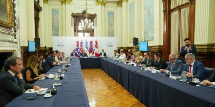 Parliamentary representatives from European Free Trade Association (Iceland, Liechtenstein, Norway, Switzerland) stop at Congress in Buenos Aires for talks with Argentine officials.