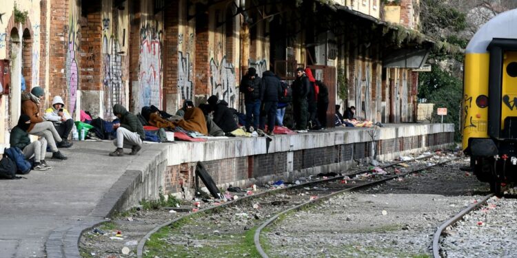 EU countries fail to probe beatings, sexual assaults on migrants by police, report says – POLITICO