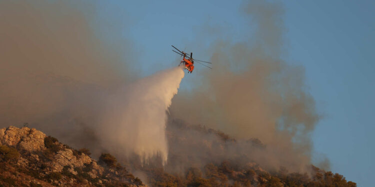 EU firefighters to join battle against Greece wildfire