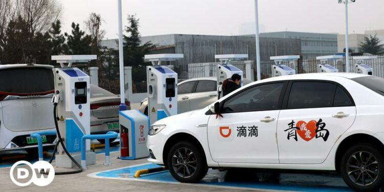 EU greenlights tariffs for Chinese electric vehicles – DW – 10/04/2024