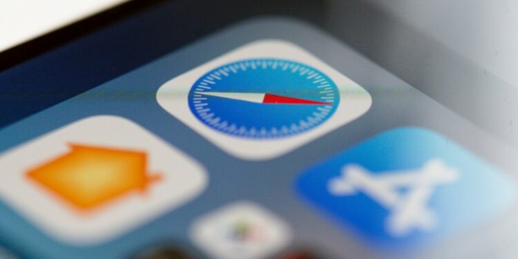 EU iPhone: Apple must remove hurdles for third-party browsers and web apps