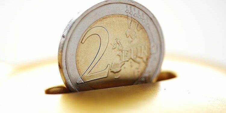 Euro remains steady near 1.0800 level ahead of critical US and EU GDP data