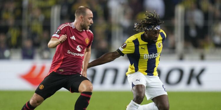 Europa League: Manchester United draws 1-1 with Fenerbahce as Mourinho sees red