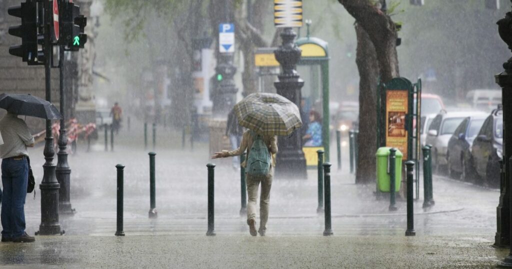 Europe to be battered by 402-mile wall of rain as heavy flooding hits | Weather | News