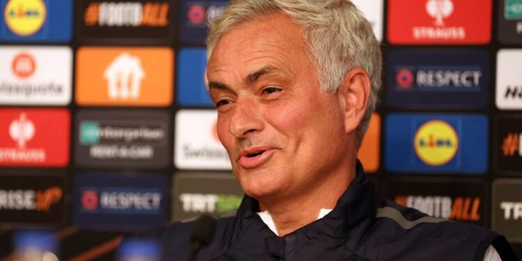 Football: Soccer-Man Utd and Spurs are favourites for Europa League, says Fenerbahce's Mourinho