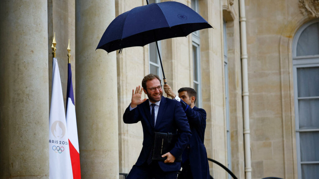 France pledges 2025 budget will 'fully' comply with EU spending rules