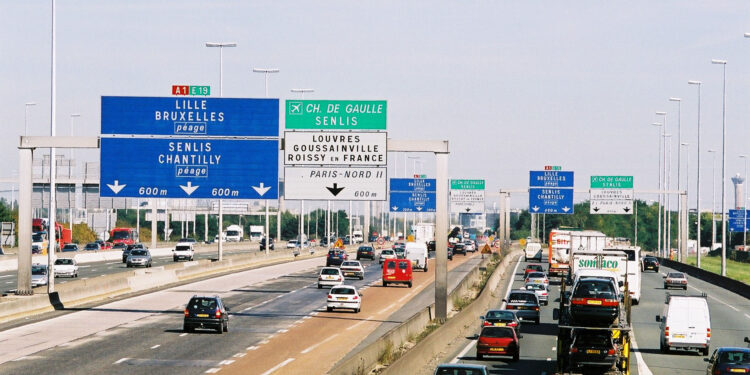 France to fine hauliers for failing to report emissions