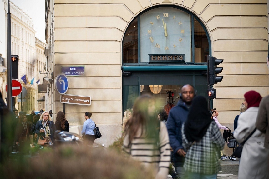 France’s absent public workers face benefits cut in savings blitz