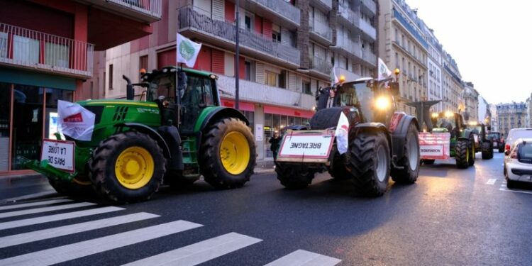 French farmers are back to the streets, accuse government of breaking promises