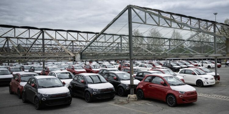 Furloughed Italian Fiat workers struggling to pay mortgages