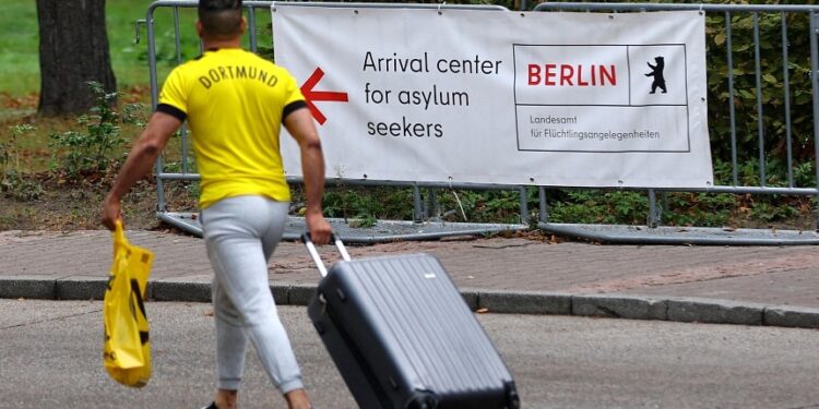 German Parliament backs tougher rules for asylum seekers