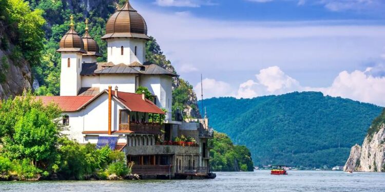Highlights of Eastern Europe with Uniworld | Cruises 2024/2025
