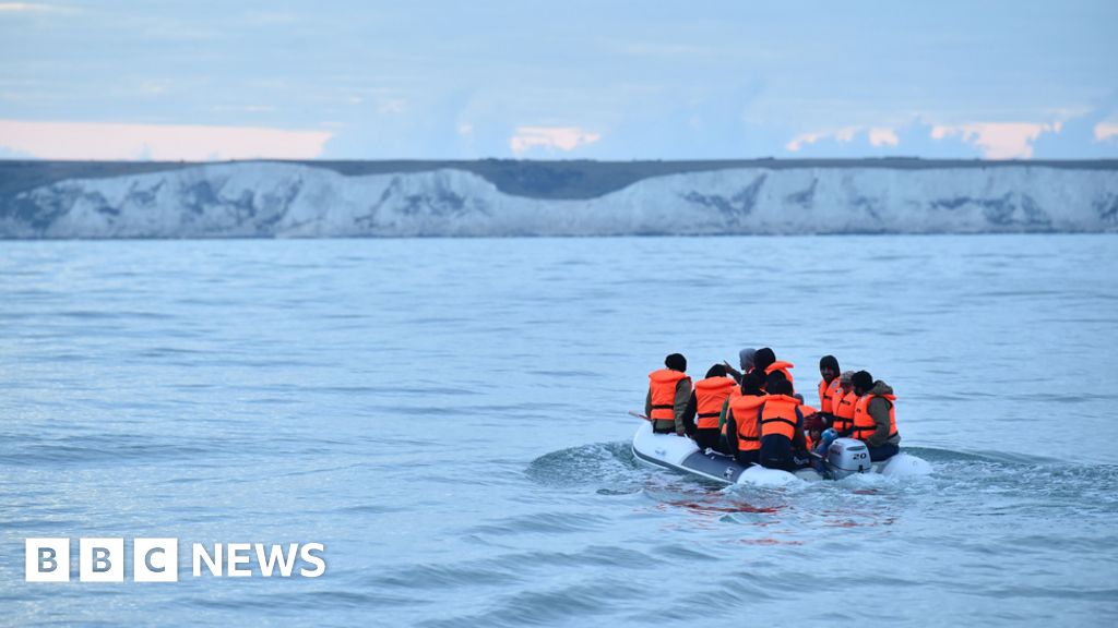 How many people cross the Channel in small boats and how many claim asylum?