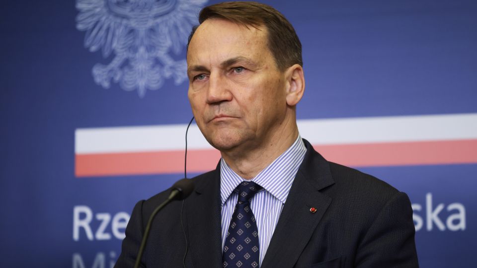 Hungary is isolated due to Orbán ‘selfishness’, says Sikorski - TVP World