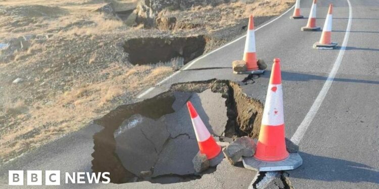 Iceland volcanic eruption still likely, say scientists